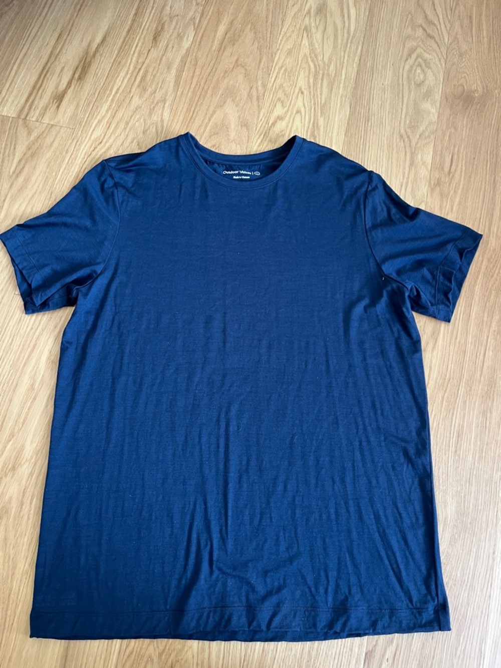 Outdoor Voices Men’s Cloudknit Crew Neck T-Shirt in Navy Blue size L